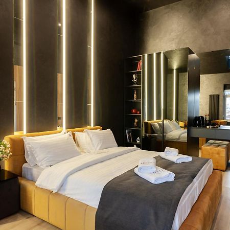 Aristo Jacuzzi Hotel Lviv Buitenkant foto