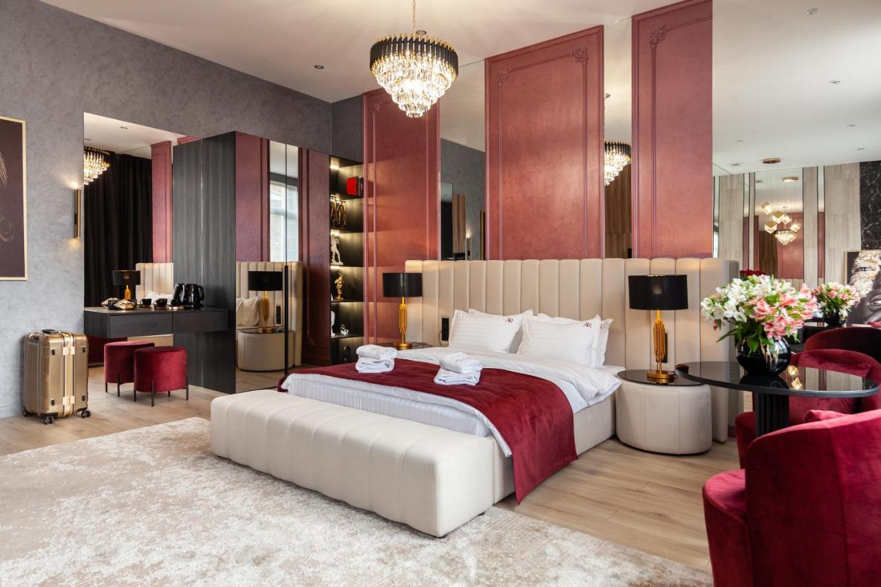 Aristo Jacuzzi Hotel Lviv Buitenkant foto