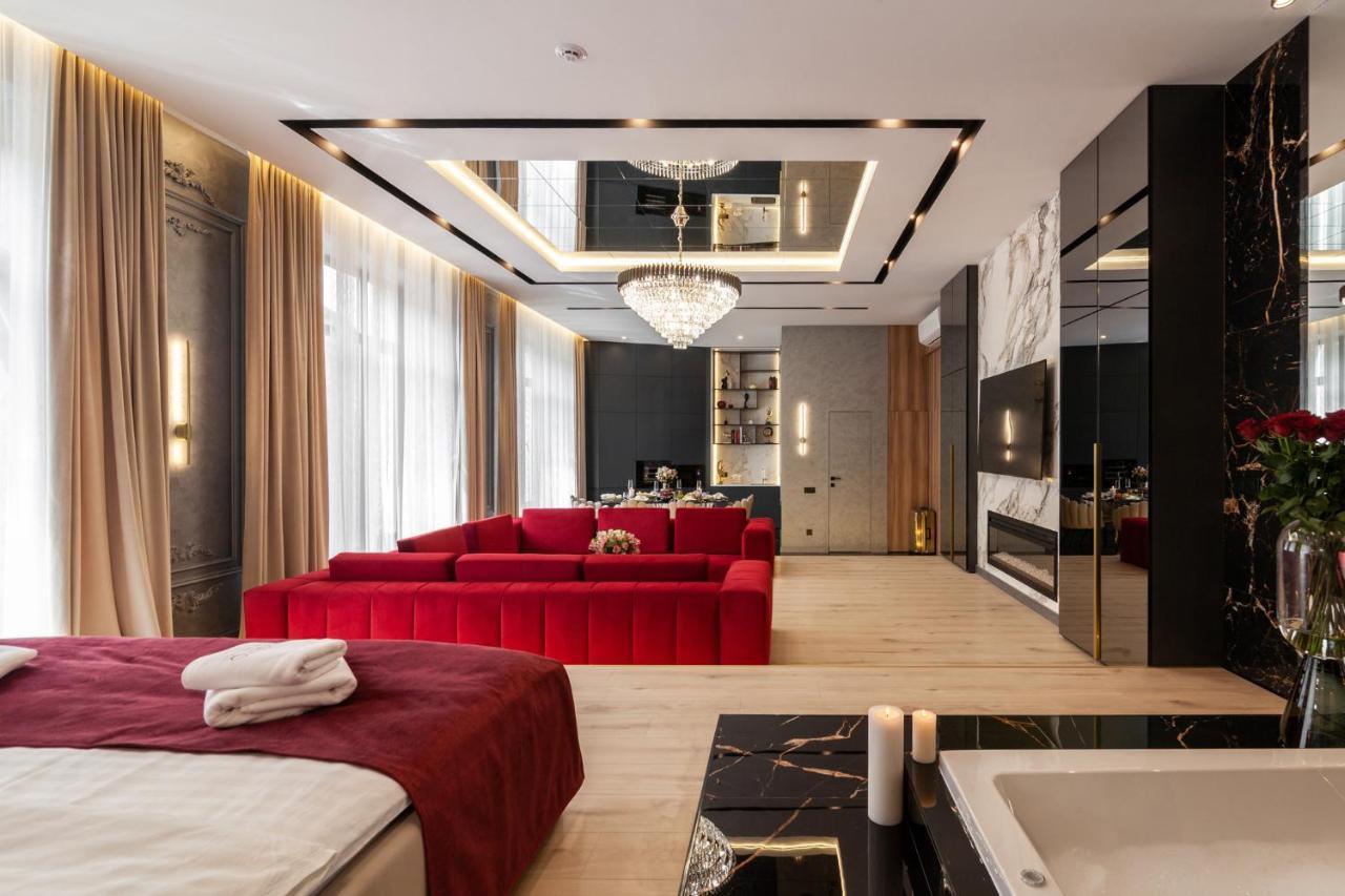 Aristo Jacuzzi Hotel Lviv Buitenkant foto