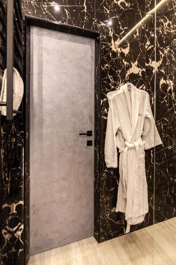 Aristo Jacuzzi Hotel Lviv Buitenkant foto