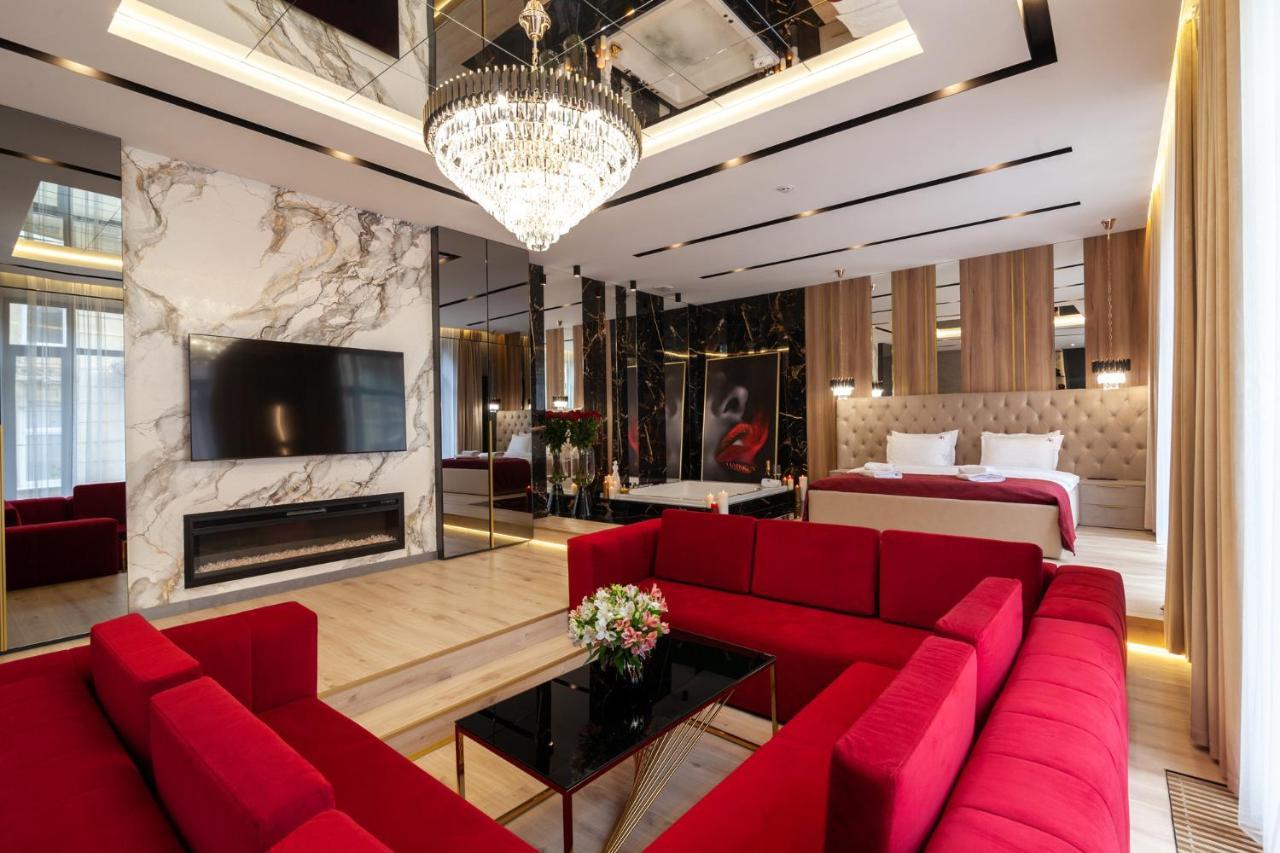 Aristo Jacuzzi Hotel Lviv Buitenkant foto