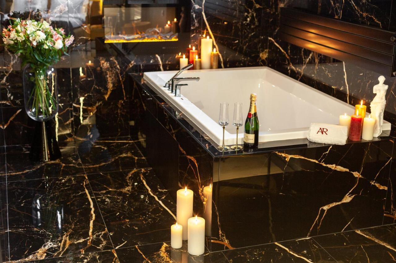 Aristo Jacuzzi Hotel Lviv Buitenkant foto