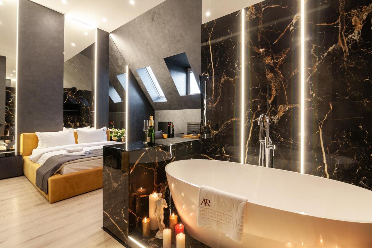 Aristo Jacuzzi Hotel Lviv Buitenkant foto