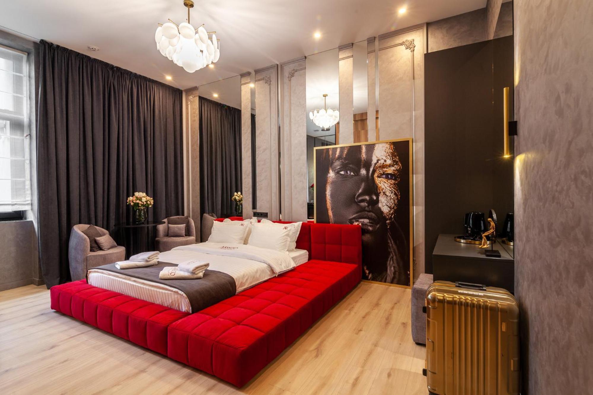 Aristo Jacuzzi Hotel Lviv Buitenkant foto