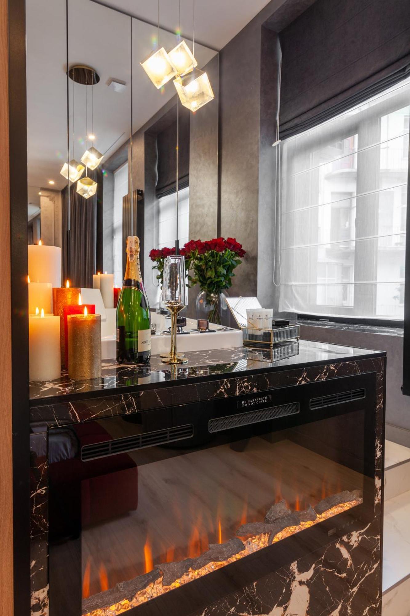 Aristo Jacuzzi Hotel Lviv Buitenkant foto